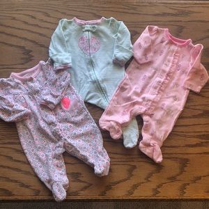 ⭐️ Newborn Girl’s Footed Pajamas Bundle of 3